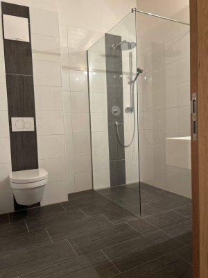 Dachgeschosswohnung mit alpinem Charakter – Erstbezug