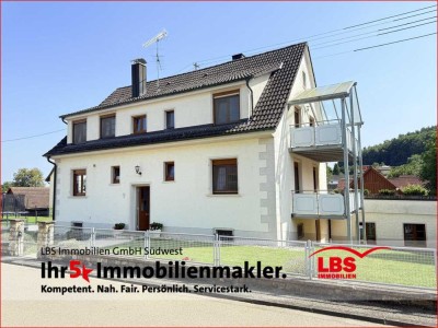 Gepflegtes Zweifamilienhaus mit großem Grundstück