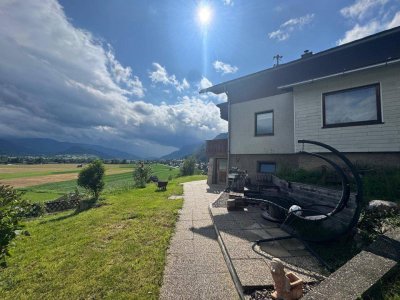 Wohnhaus voll unterkellert mit 2 Balkone, Terrasse und 2 Garagen