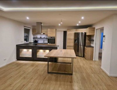 Modernes Wohnen in Haselbach – Hochwertig sanierte 4-Zimmer-Wohnung  mit Balkon und Dachboden