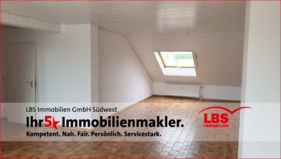 Renovierte 3 ZKB Dachstudiowohnung mit Südbalkon