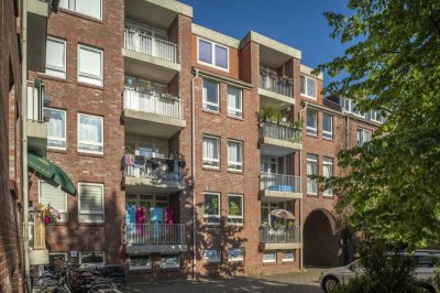 Renovierte 2 ZKB-Balkonwohnung im Erdgeschoss in der Südstadt zu vermieten!