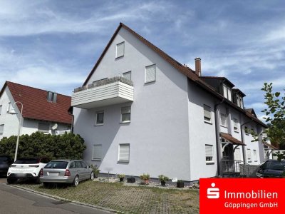 2 Zimmer Erdgeschosswohnung mit Terrasse und zwei KFZ-Stellplätzen!