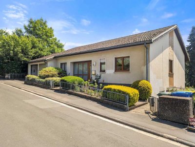 Einfamilienhaus mit Einliegerwohnung mit toller Aussicht in Biedenkopf