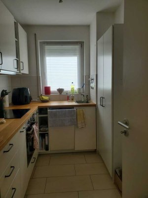 Schöne, helle 2-Zimmer-Wohnung mit gehobener Innenausstattung & Balkon, zentral und ruhig gelegen