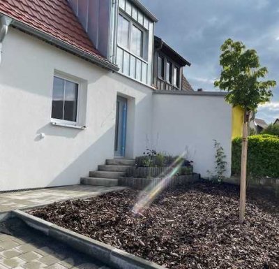 Gemütliche kleine Doppelhaushälfte für Gartenliebhaber