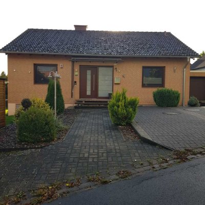 EFH mit moderner Energietechnik, Wintergarten sowie Gästezimmer & Gäste-WC im Keller.