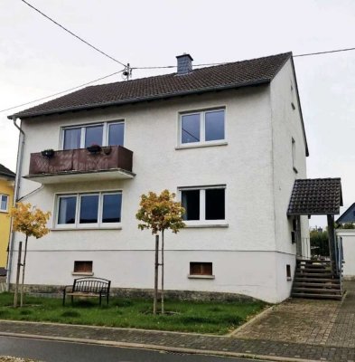 Haus mit Garage in Hennweiler