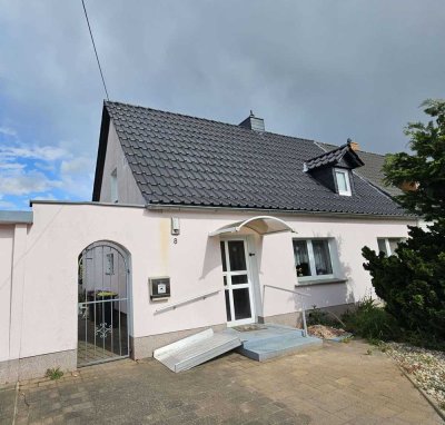 ** ATTRAKTIVES JUNI ANGEBOT ** DOPPELHAUSHÄLFTE MIT GARAGE IN BEVORZUGTER WOHNLAGE