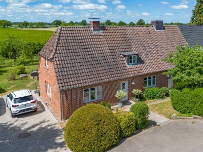 Von der Gaststube zum Familientraum – Sanierte Doppelhaushälfte mit Charakter & Komfort