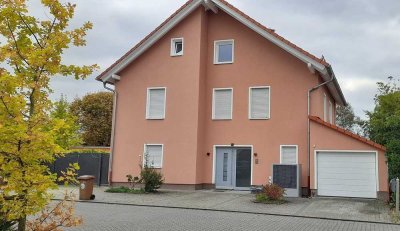 Hasselroth: Exklusives Einfamilienhaus mit Villencharakter in verkehrsberuhigter Sackgasse!