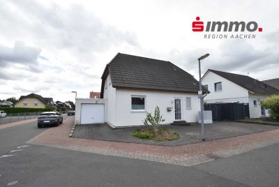 Freistehendes Einfamilienhaus mit Garage und schönem Gartengrundstück
