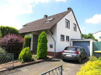 Riesiger satt grüner Garten mit Einfamilienhaus in Lechenich