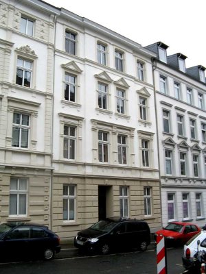 Hardtnähe - schöne gutgeschnittene Altbau-Wohnung
