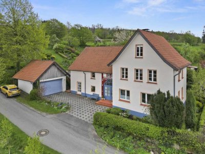 Charmantes Landhaus inmitten herrlicher Natur - mit gemütlicher Ferienwohnung und 800m² Grundstück