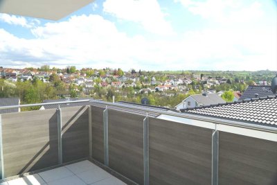 Exklusives Dachgeschoss- Wohnen auf höchstem Niveau: Barrierefreie 3,5-Zimmer-Wohnung in kleiner WE