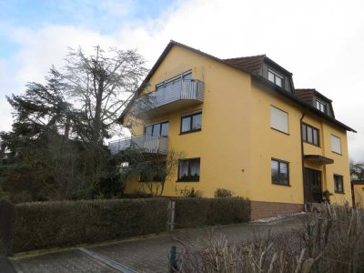 Schöne 4-Zimmer-DG-Wohnung mit Balkon und EBK in Schnelldorf