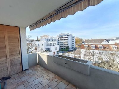 Geräumige & renovierte Wohnung mit Aussicht, Garage & zwei Balkon