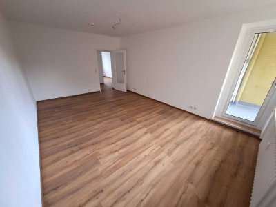 Helle renovierte 3-Zimmer Wohnung mit Balkon und EBK