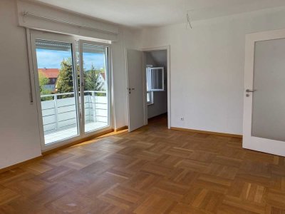 Helle 3 1/2 Wohnung (DG) in LE-Leinfelden (S-W-Balkon & EBK)