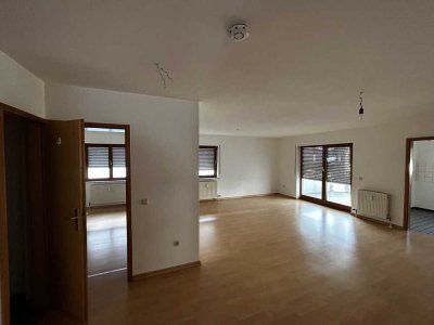Gepflegte 3-Raum-Wohnung mit 2 Balkonen in Karlsdorf-Neuthard.