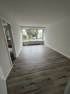 ***HELLE RENOVIERTE 2 1/2 RAUM WOHNUNG***