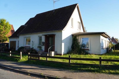 Solides Einfamilienhaus auf großem Grundstück