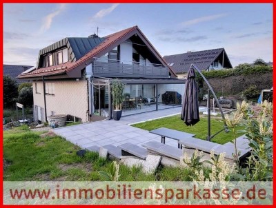 Traumhaftes Einfamilienhaus mit ELW, 2 Bädern, Doppelgarage und Sauna!