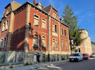 Luxuriöse Villa-Mehrfamilienhaus mit Bauplatz und eigenem Brunnen - Ein Traum für Investoren!