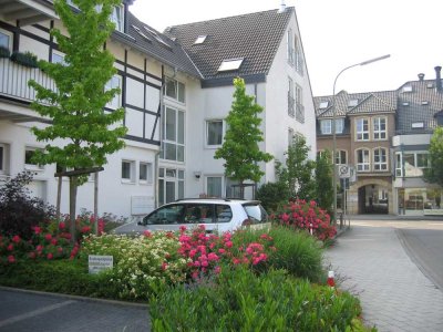 Schöne und gepflegte 3-Zimmer-Wohnung mit gehobener Innenausstattung mit Balkon und EBK in Overath