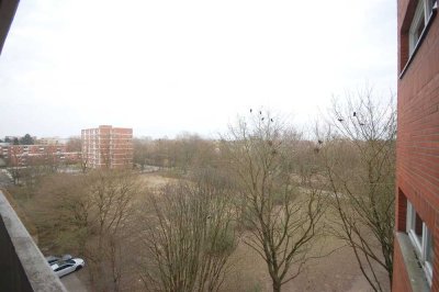 Einzug fertige 4 Zimmerwohnung mit Einbauküche, Balkon