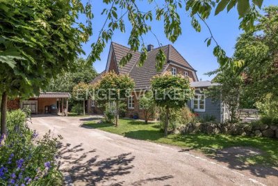 Wohnen unterm Friesendach - in 7 Zimmern, mit Kachelofen und Saunahaus im Garten
