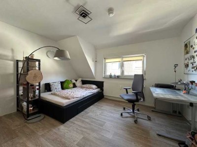 Gemütliches Nest in Dortmund-Hombruch
Helle und freundliche DG-Wohnung im Zentrum
