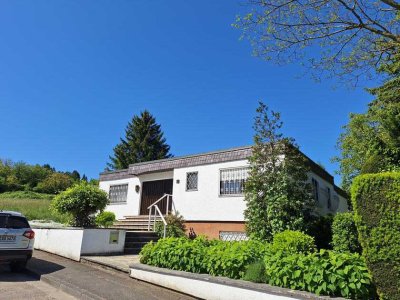 Freistehender Flachdachbungalow in bevorzugter Höhenlage in Bruchsal!