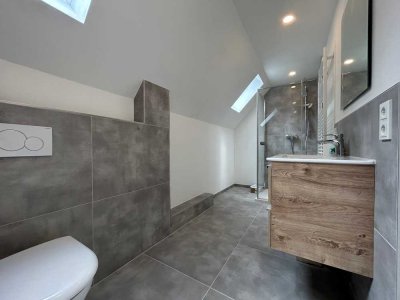 Frisch saniertes Einfamilienhaus mit großzügigem Garten und Garage in ruhiger aber zentraler Lage