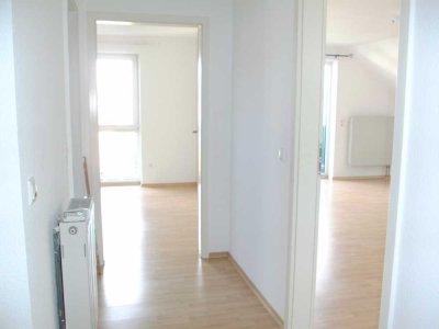 Von Privat: Helle 2-Zimmer-DG-Wohnung in Bad Camberg (nähe Bahnhof)