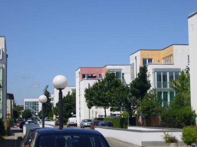 Behagliche 2 Zimmerwohnung in beliebter Wohnanlage, Einbauküche, Wintergarten, Tiefgarage