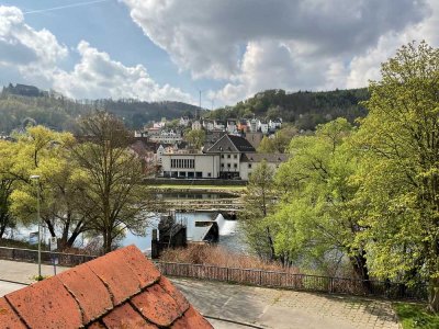 Offene Wohnküche 26 m² mit separatem Schlafzimmer! Mit direktem Schloss- und Lenneblick.