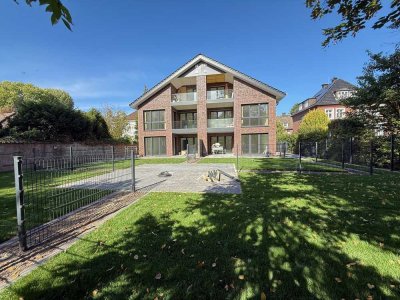 Helle Neubau-Erdgeschosswohnung mit Terrasse und Garten