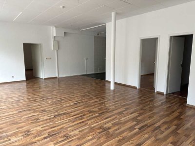 Stilvolle 4-Zimmer-EG-Wohnung (Büro-/ Praxisräume) in Windach (ab 15.09.25)
