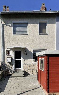 VON PRIVAT: Reihenmittelhaus in Dreieichenhain zentral gelegen