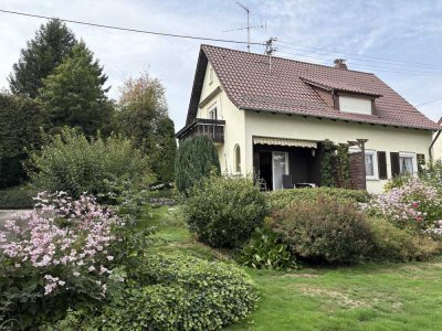 Familienfreundliches, sehr gepflegtes Haus mit großem Grundstück