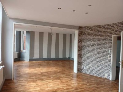 Schöne 4-5-Zimmer-Wohnung mit Balkon und EBK in Bremerhaven
