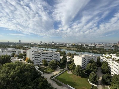 NUR MIT WOHNTICKET - Traumhafte 2-Zimmer-GEMEINDEWOHNUNG(!!!) mit Loggia und Weitblick – Top-Lage in Kaisermühlen (1220 Wien)