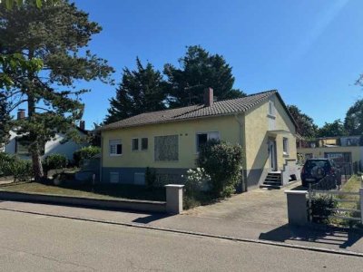 Freistehendes Einfamilienhaus mit kleiner Werkstatt auf großem Grundstück !