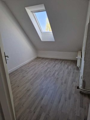 Gepflegte und sanierte DG-Wohnung mit einem Zimmer in Sarstedt OT Gödringen