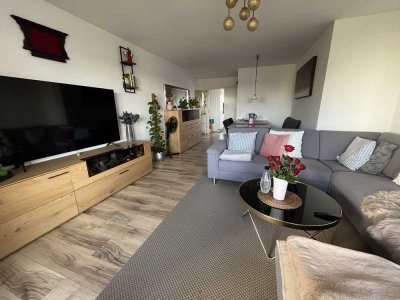 Modernisierte Wohnung mit drei Zimmern sowie Balkon und Einbauküche in Obertshausen