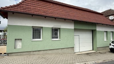 Preisreduktion! RENOVIERT MIT 2 WOHNEINHEITEN NEBENGEBÄUDE UND GROSSEM STADL