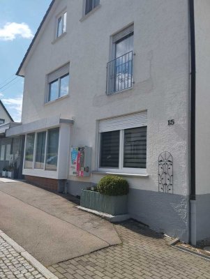 2,5-Zimmer Wohnung mit großer Lager- bzw. Gewerbefläche