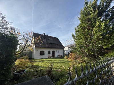 1000 m² Traumgrundstück am Waldrand: 300 m² Villa mit 8 Zimmern, Innenpool & Südhang-Blick